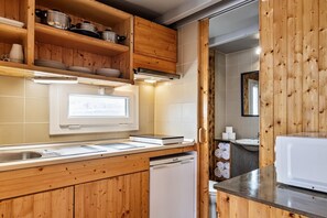 Family Bungalow, 2 Bedrooms, Kitchenette | Private kitchen - PenichePraia - Bungalows, Campers & Spa (Peniche)