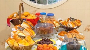 Breakfast buffet - POUSADA DA ALDEIA (Fundao)