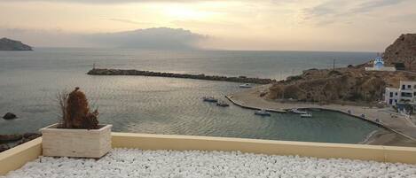 Näkymä rannalle/valtamerelle