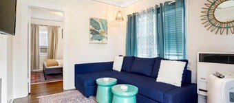 Adorable Quirky Hideaway~BIG Private Enclosed Yard