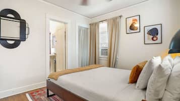 Desk, iron/ironing board, WiFi, bed sheets