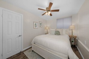 2 habitaciones, escritorio, tabla de planchar con plancha y wifi 