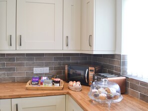 Geschirrspüler, Hochstuhl, Gefrierschrank