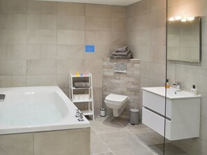 Towels - 4 bedroom accommodation in Acklington (Acklington)