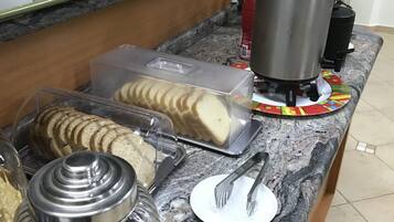 Daily buffet breakfast (BRL 10.00 per person)