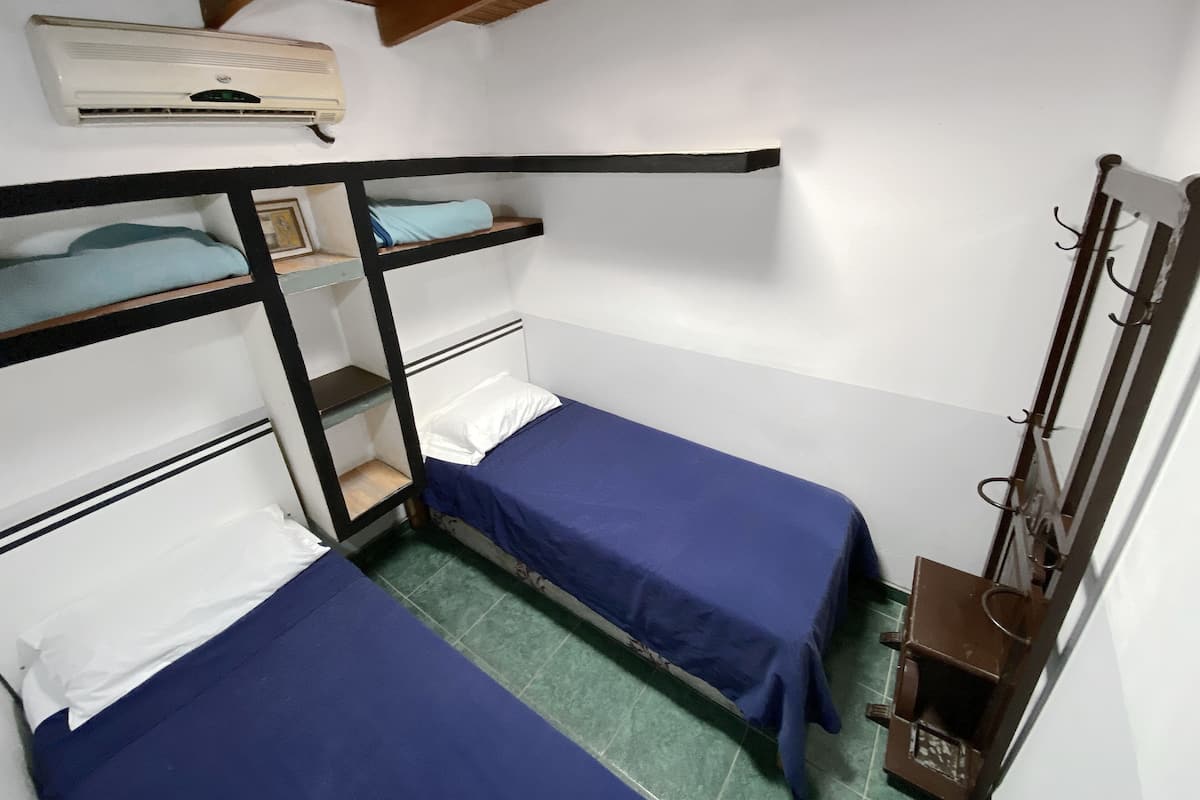 1 camera, ferro/asse da stiro, Wi-Fi gratuito, lenzuola