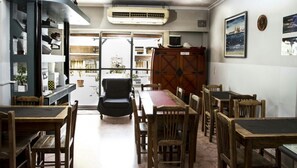 Tägliches inbegriffenes Frühstücksbuffet