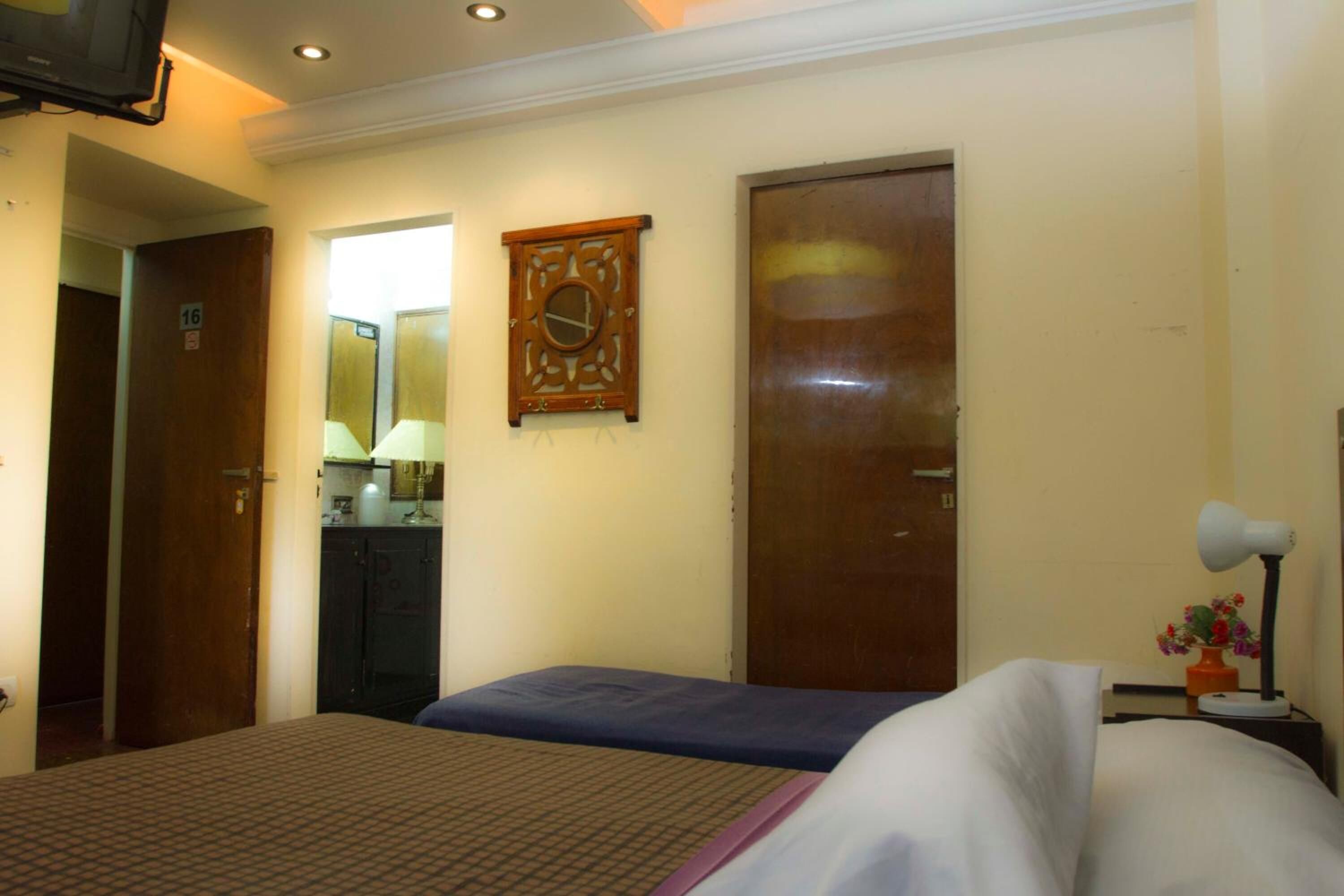 Iron/ironing board, free WiFi, bed sheets