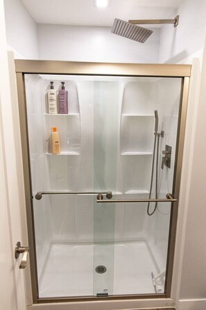 Badekar, hårtørrer, håndklæder