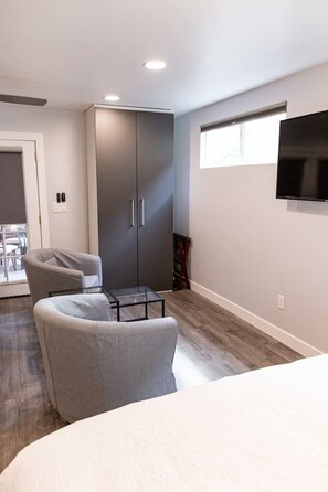 Iron/ironing board, travel crib, WiFi, bed sheets