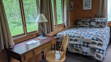 1 Schlafzimmer, Schreibtisch, Bettwäsche
