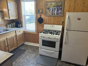 Fridge, microwave, oven, stovetop - Rustic Cozy Cottage! Snowmobile,ATV Trails, Bond & Agate Falls, Bruce Crossing! (Trout Creek)