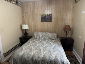 2 habitaciones, escritorio, tabla de planchar con plancha y wifi gratis 