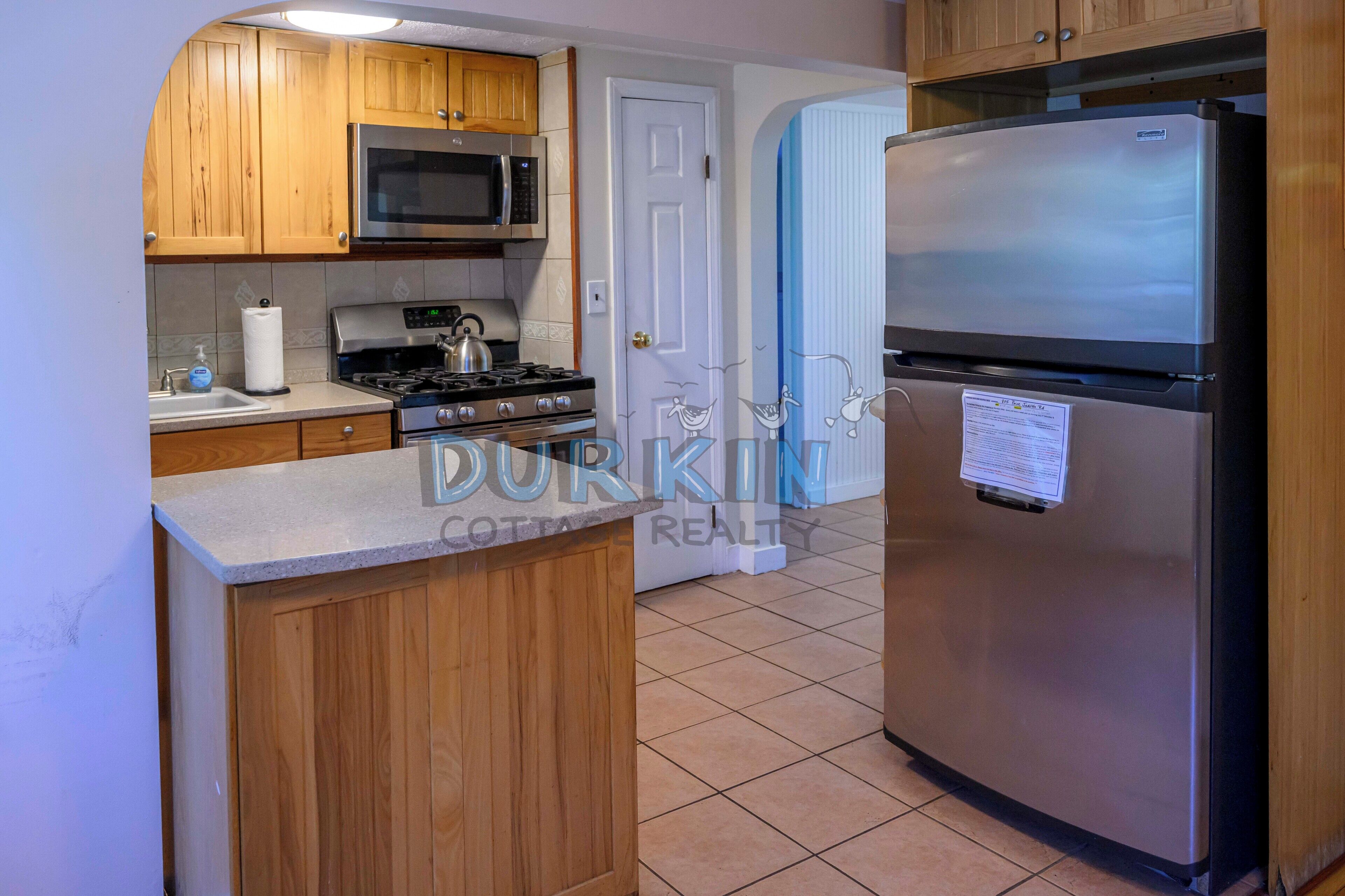 Kühlschrank, Mikrowelle, Herdplatte, Geschirrspüler