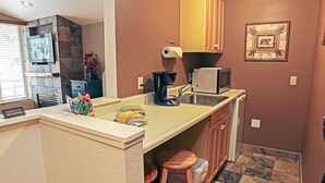 Private kitchen - Fawn Valley Inn: 105 (Estes Park)