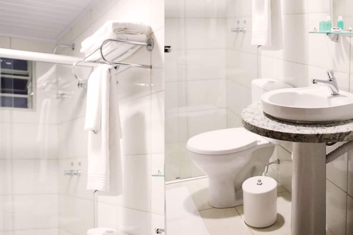 Shower, free toiletries, towels