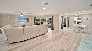 Smart TV, music library, stereo - Experience of a lifetime (Fort Myers)