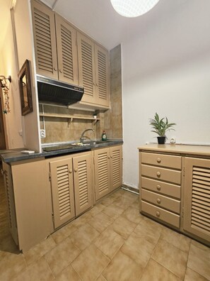 Fridge, coffee/tea maker, cookware/dishes/utensils - Corfu Dream Holidays Apartment (Corfu island)