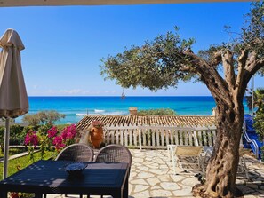 Outdoor dining - Corfu Dream Holidays Apartment (Corfu island)