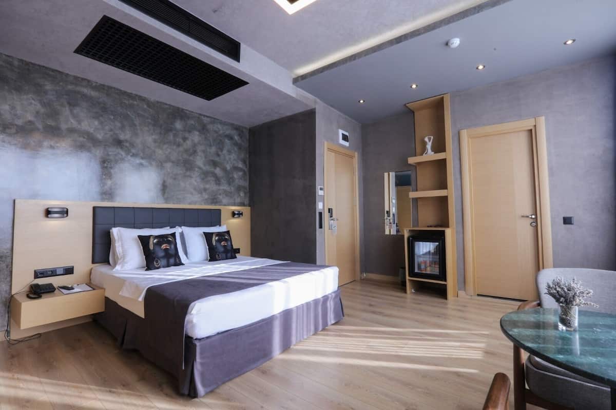 Superior suite, uitzicht op zee | 1 slaapkamer, een minibar, geluiddichte muren, gratis wifi