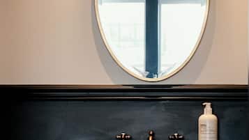 Chambre Deluxe, 1 grand lit | Salle de bain