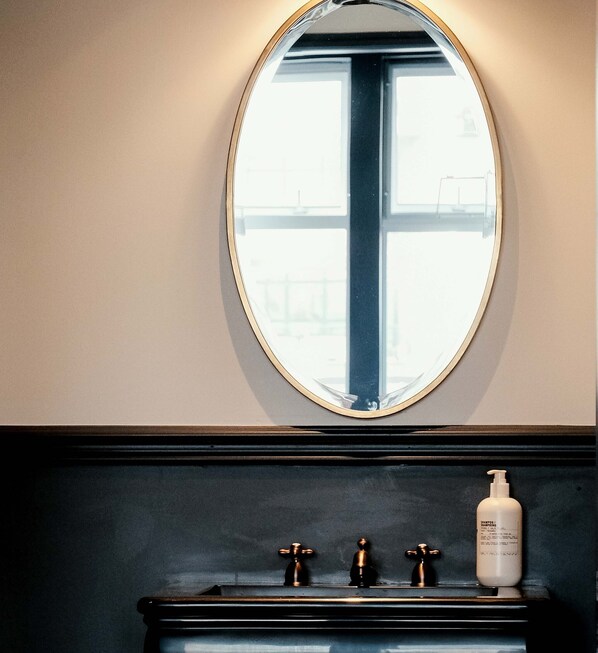 Deluxe Queen | Bathroom | Shower, rainfall showerhead, designer toiletries, hair dryer