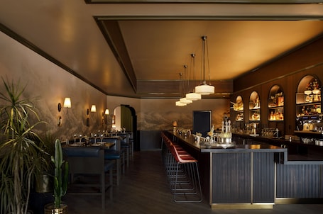 Bar (en la propiedad). Gravity Haus Denver