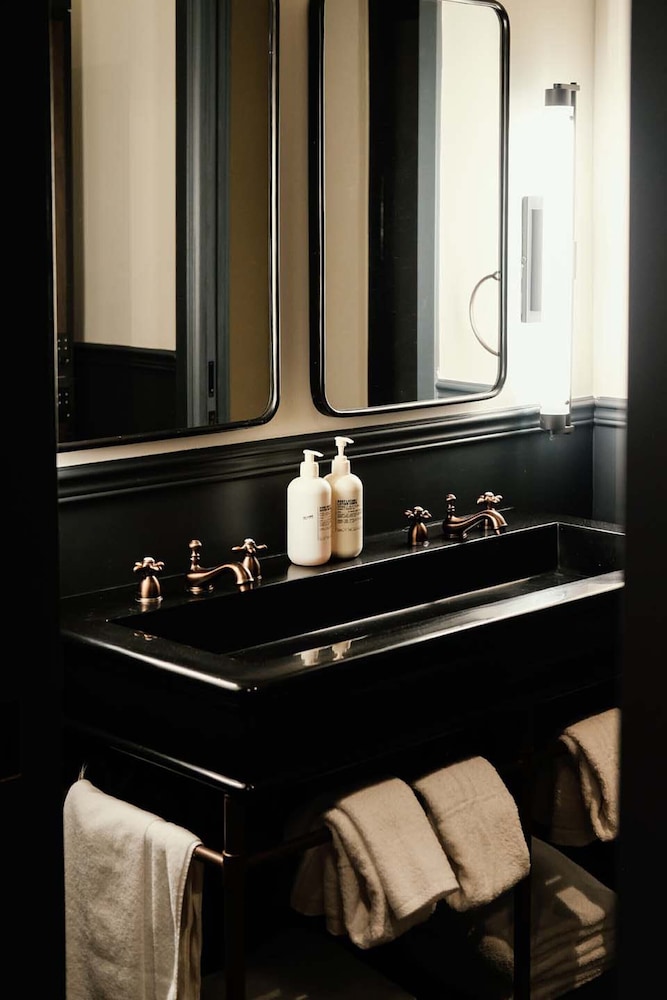 Gravity Haus Denver Hotel by null