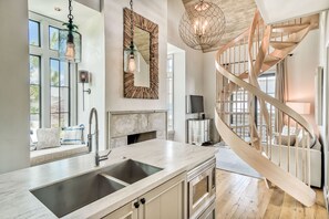 Interior - Enchanted Carriage House - Indoor/Outdoor Fireplace! Large Balcony! Free Bikes/Gym/Tennis! (Inlet Beach)