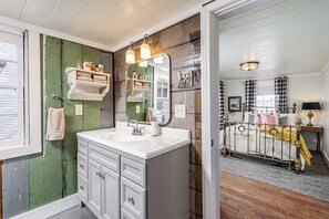 Unclassified image, 2 of 19, button - Downtown Bungalow - Downtown, All Paved Access - (Ellijay)