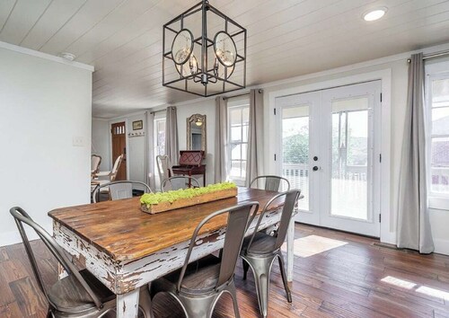 Downtown Bungalow - Downtown, All Paved Access -