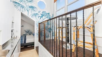 1 habitación, tabla de planchar con plancha, wifi y ropa de cama