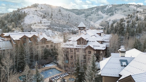 Close to Lift + Sleek Getaway | Chalet Aster