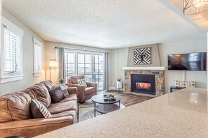 TV, fireplace