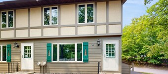 Lovely, family-friendly home w/ a patio, balcony, forest views, & river access