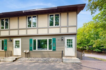 Lovely, family-friendly home w/ a patio, balcony, forest views, & river access