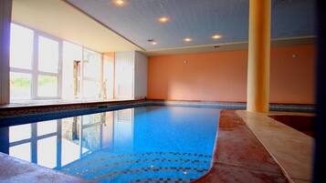 Indendørs pool, opvarmet pool