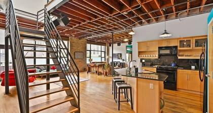 Condo w Private Downtown Rooftop - Walk to 6th St