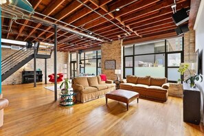 智能电视、办公室