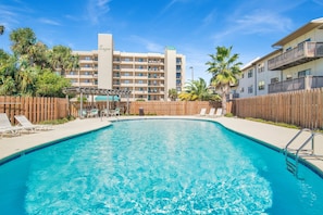 Pool - Orange Beach Gulf-Front 2BR • Sleeps 6 • Wet Bar • 55" TV • Pools • Boat Sl (Orange Beach)