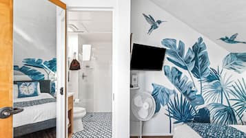 1 habitación, tabla de planchar con plancha, wifi y ropa de cama