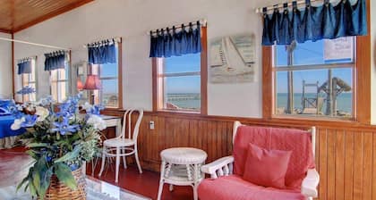 Cottage Waterfront historique! Jetée privée de 20 pieds! Vues incroyables sur l'eau