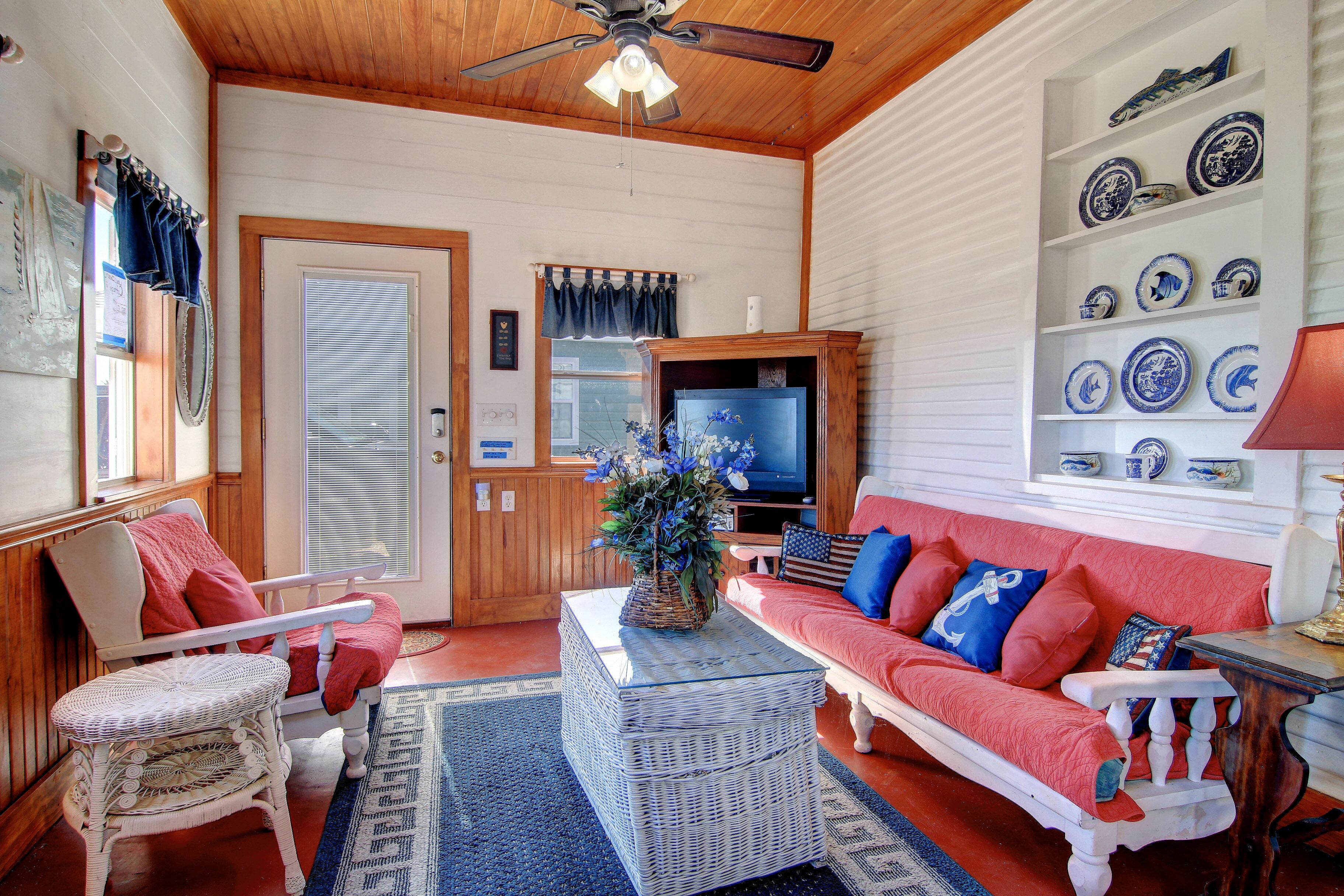 Una televisión, un reproductor de DVD