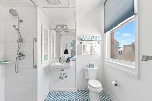 Shower, hair dryer, towels - 202 Rosemary Beach Inn - Includes Beach Chairs & Complimentary Breakfast + Access to 4 Pools (Rosemary Beach)
