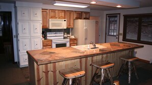 Chalet, Multiple Beds, Hot Tub, Mountain View | Private kitchen | Fridge, microwave, stovetop, dishwasher - Timber Creek Chalets: 14 (Estes Park)