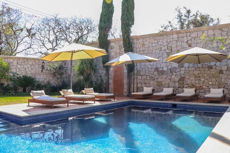 Outdoor pool. Gamma Morelia Vista Bella
