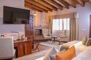 Premium bedding, minibar, in-room safe, desk