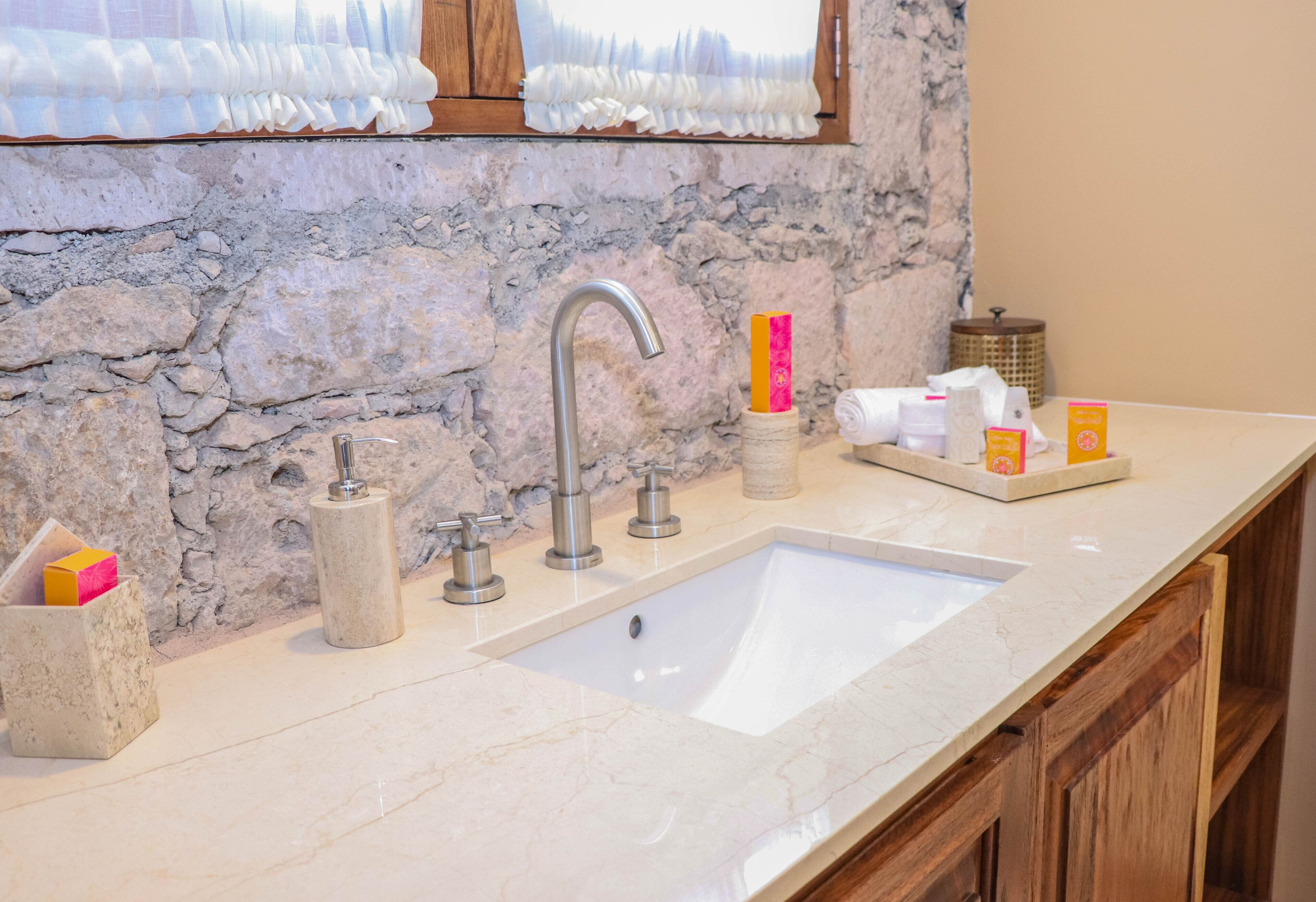 deluxe room, 1 king bed | premium bedding, minibar, in-room safe, desk