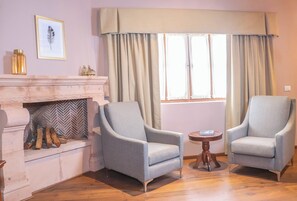 Deluxe Room, 1 King Bed