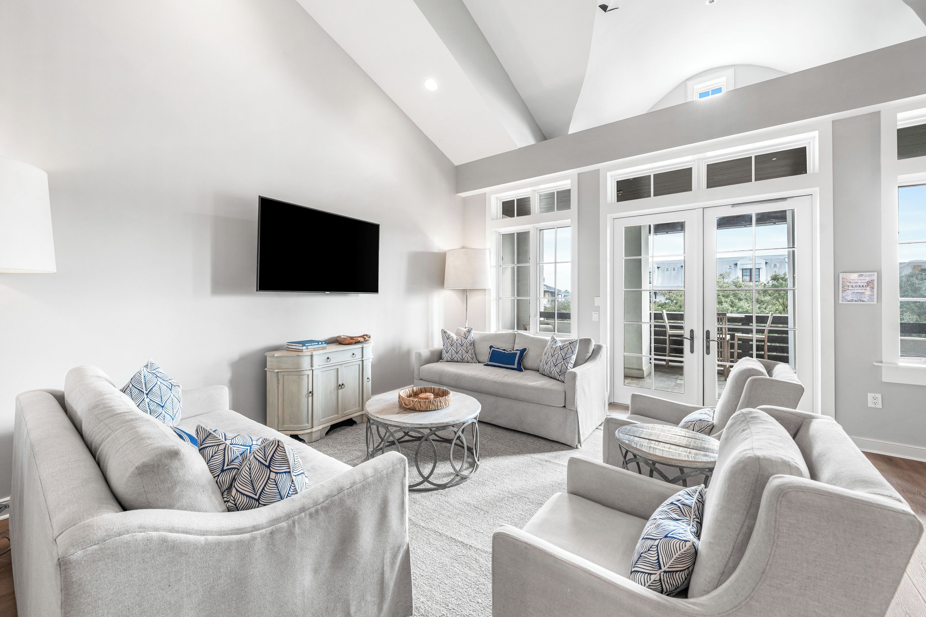 Téléviseur, lecteur de DVD, sélection de films